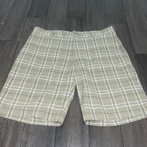 Nike Khaki colored checkered men’s golf shorts - Picture 1 of 8
